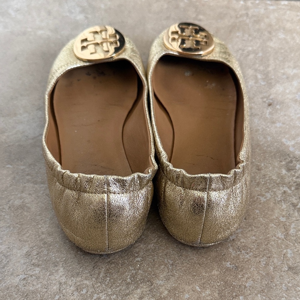 Tory Burch Gold Logo Scalloped Ballet Flats - Picture 4 of 4